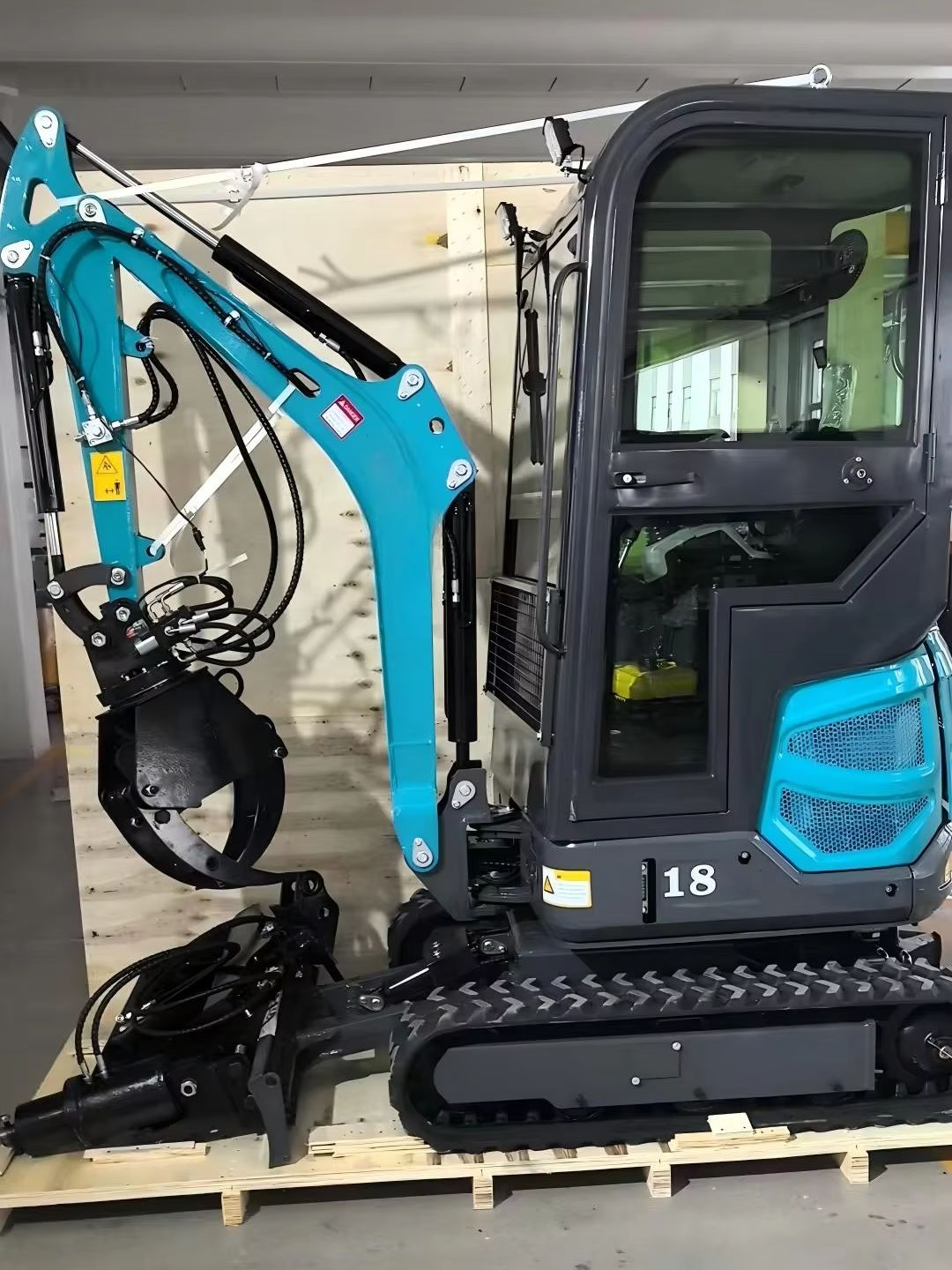 1.8 Ton Mini Excavator with At - Farming Pump For Agriculture บทวิจารณ์และราคา