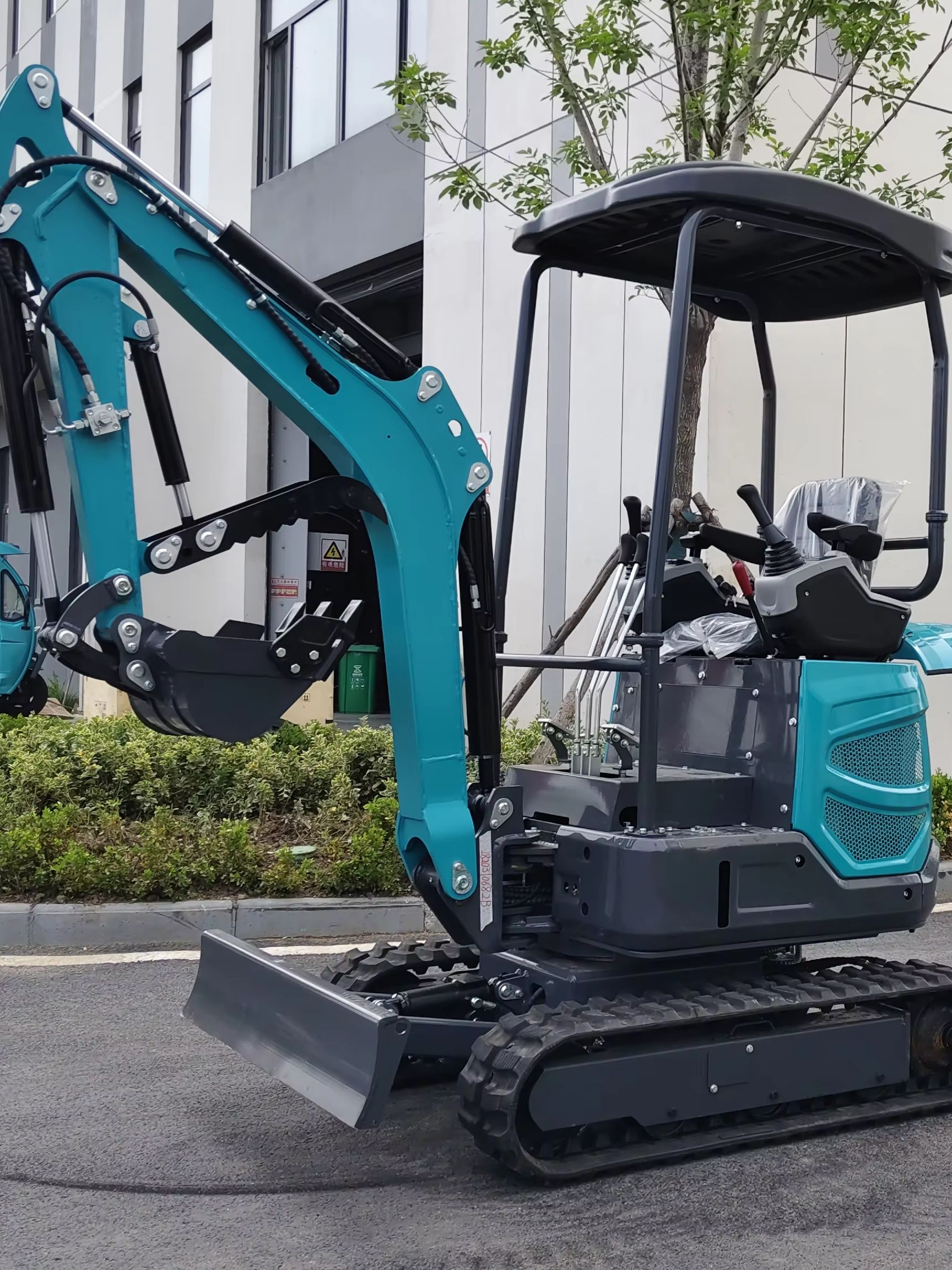 1.8 Ton Mini Excavator with At - Farming Pump For Agriculture บทวิจารณ์และราคา